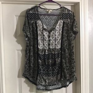 2/$10 Style & Co Black & White Patterned Tee